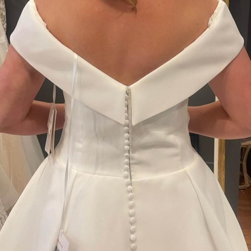 Pronovias Farrah Wedding Dress - Brand New/Unaltered - Picture 2 of 5